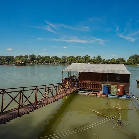 Holiday home Splav Na Dan Royal Water Belgrade
